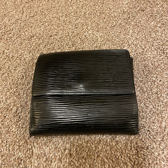 Louis Vuitton compact wallet - Picture 2 of 11